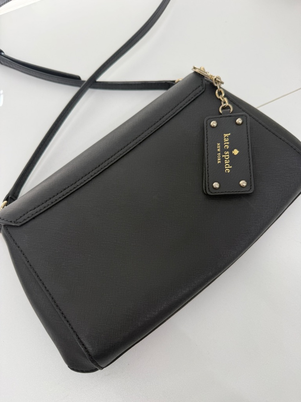 KATE SPADE Black Crossbody SAFFIANO LEATHER Bag - Sleek Everyday Shoulder Purse - Picture 4 of 6